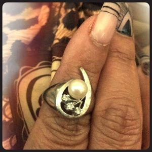 Pearl and diamond white gold ring